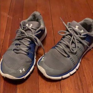 Women’s UA sneakers